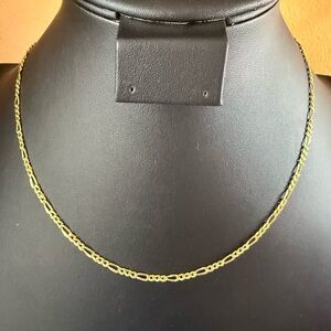 Chic 18K Yellow Gold Figaro Chain Necklace